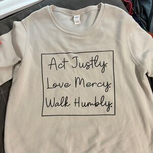 Anne Marie Cream Sweatshirt